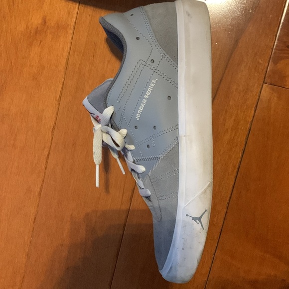 Air Jordan boys shoes - Picture 2 of 4